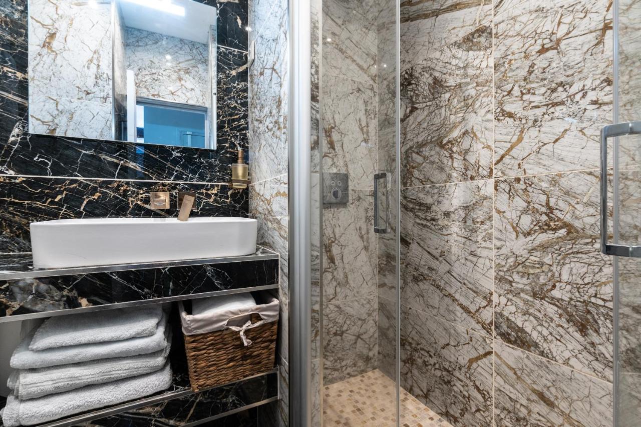 Room In Apartment - Cosy Place In The Hear Of Parigi Esterno foto